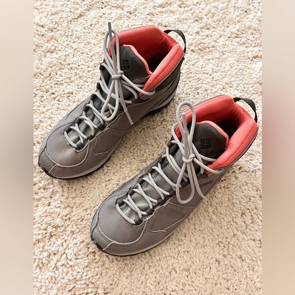 Columbia Womens Culvert Mid Omni-Tech Waterproof Hiking Boots - Picture 2 of 10